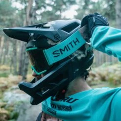 SMITH OPTICS Mainline MIPS Helmet|-|Casque Mainline MIPS -Smith Optics Shop STH E00742 7E 7ELifestyle3 20AC 20 20Iago 20Garay 50c4af16 0231 460e 904f c7a191302a19